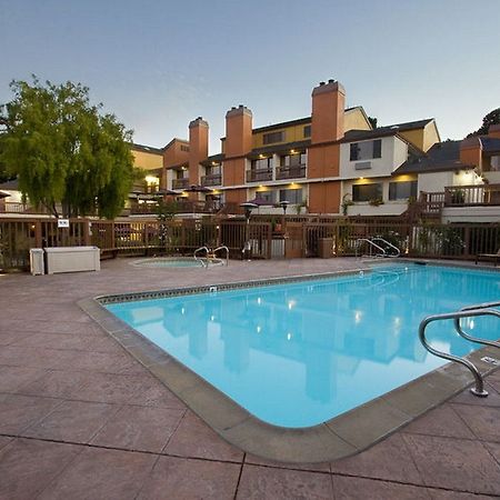 Mariposa Inn And Suites Monterey Exterior photo