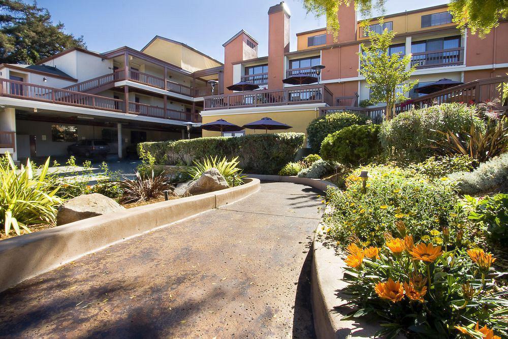 Mariposa Inn And Suites Monterey Exterior photo