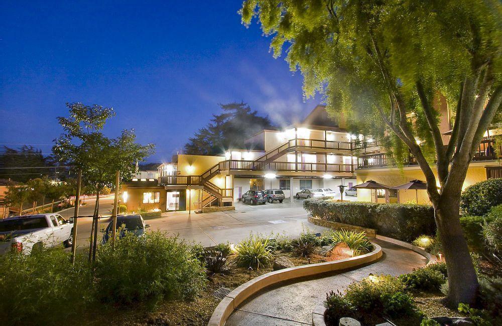Mariposa Inn And Suites Monterey Exterior photo