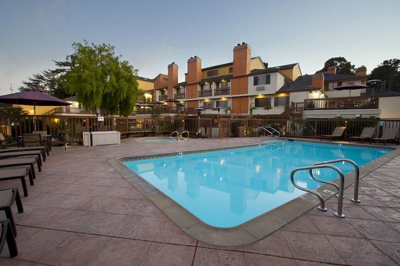 Mariposa Inn And Suites Monterey Exterior photo