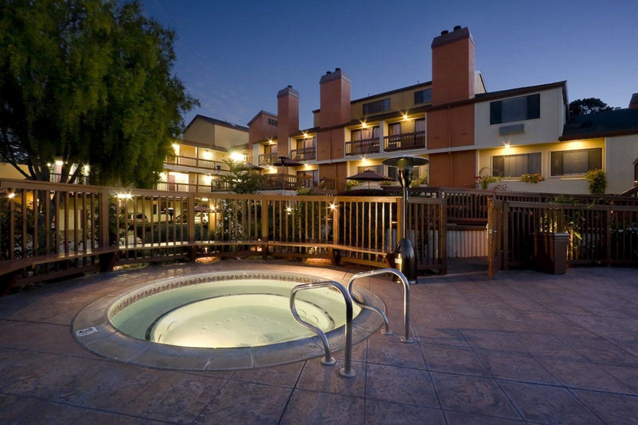 Mariposa Inn And Suites Monterey Exterior photo