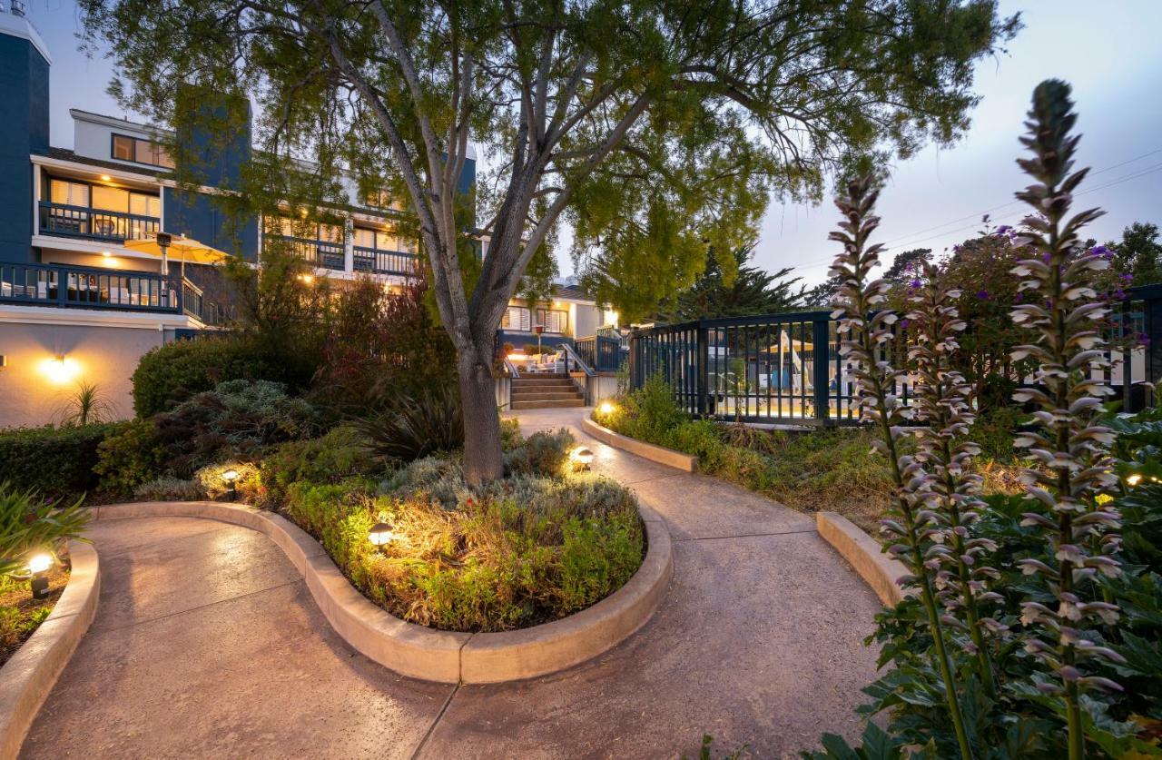Mariposa Inn And Suites Monterey Exterior photo