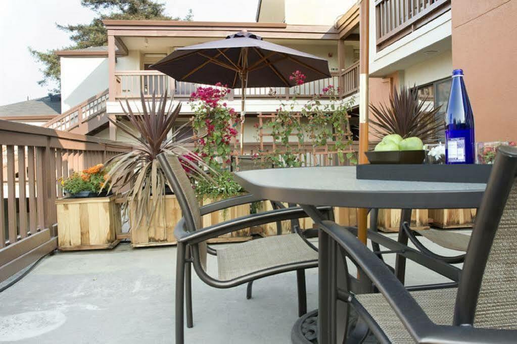 Mariposa Inn And Suites Monterey Exterior photo