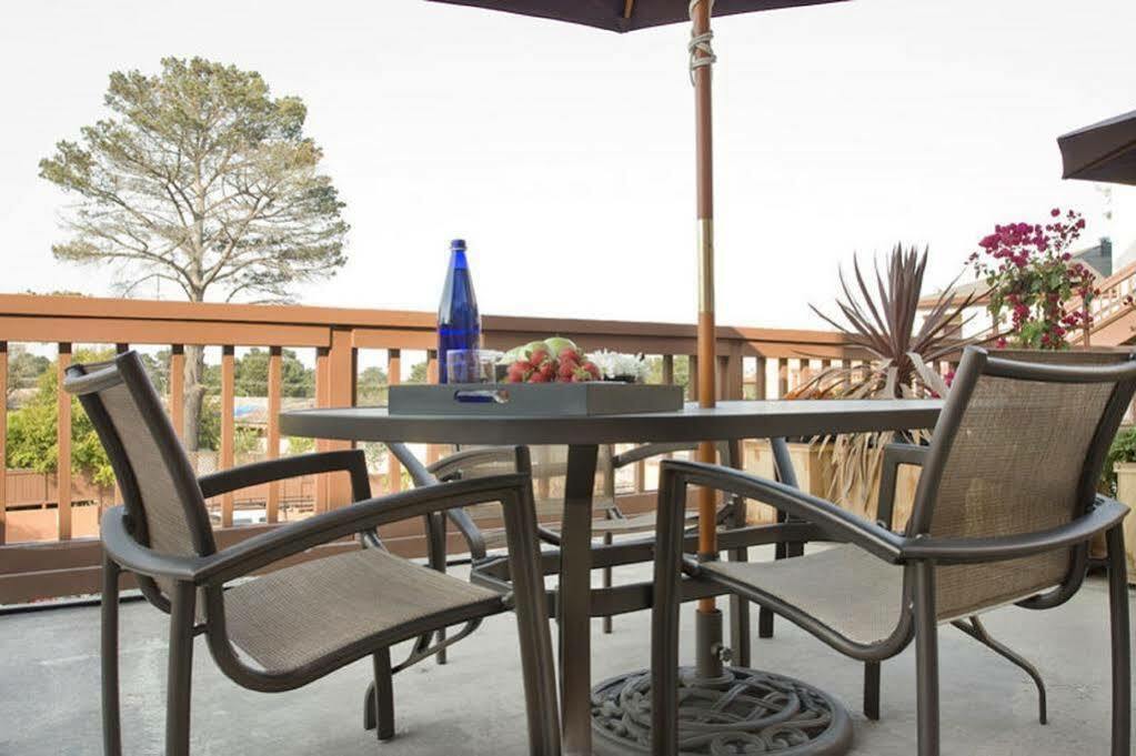 Mariposa Inn And Suites Monterey Exterior photo